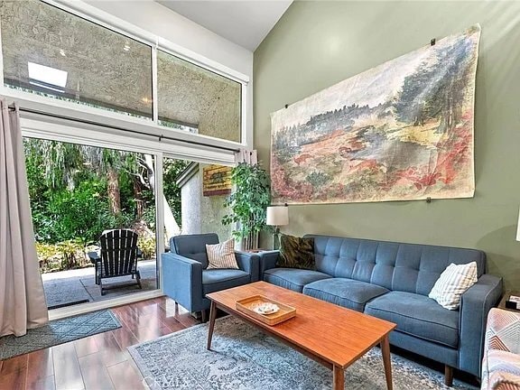 Foto del edificio - 4900 E Chapman Ave