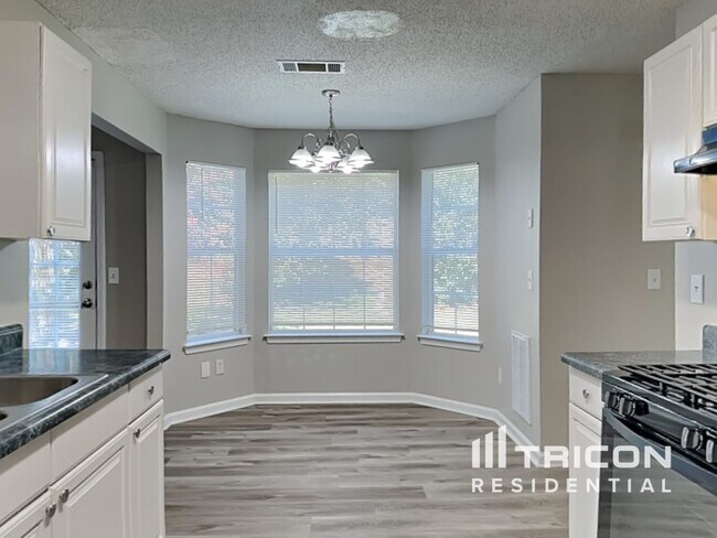 Foto del edificio - 5431 Sapphire Cir