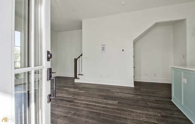 Building Photo - 135 Carlyle Ln