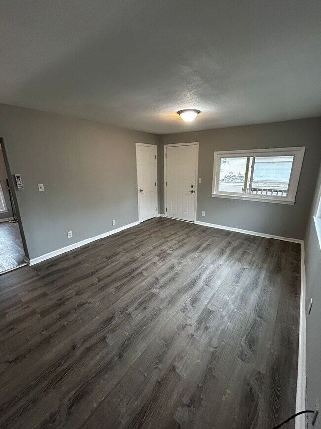 Foto del edificio - CUTE 1 BEDROOM HOUSE WITH PRIVATE FENCED BACKYARD QUIET STREET