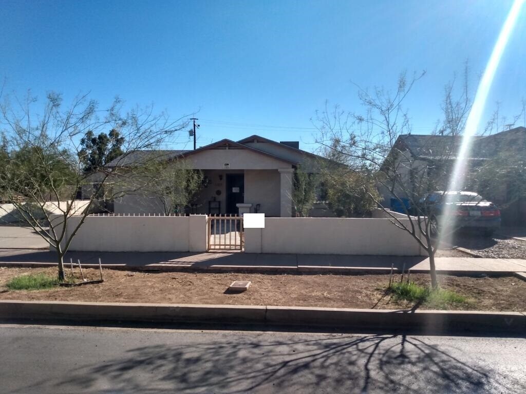 Primary Photo - 1327 E Pierce St
