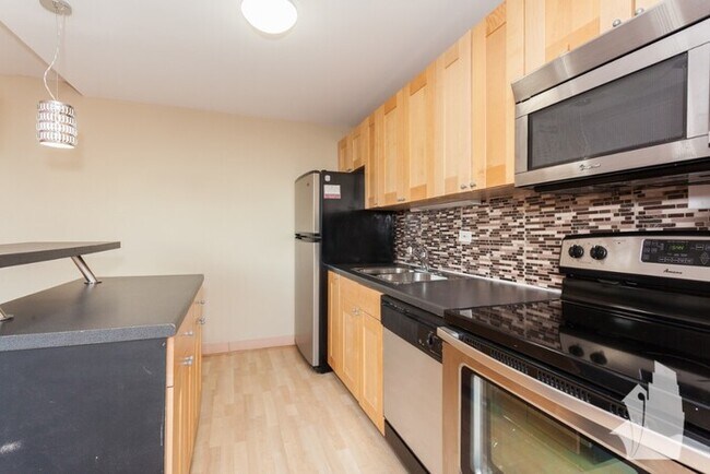 Building Photo - Fantastic 1 bedroom in Lakeview available ...