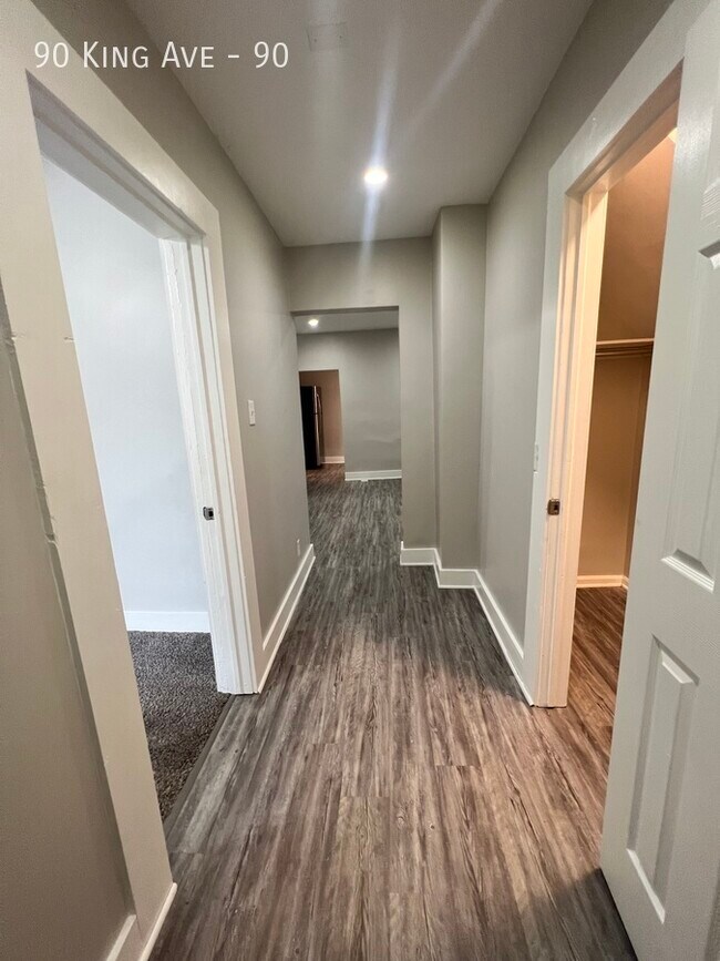 Building Photo - 2 Bed Close to Medical Campus Available Fa...