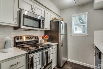 Building Photo - 7510 Brompton St
