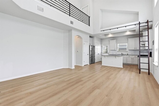 Building Photo - 10221 Forest Grove Dr