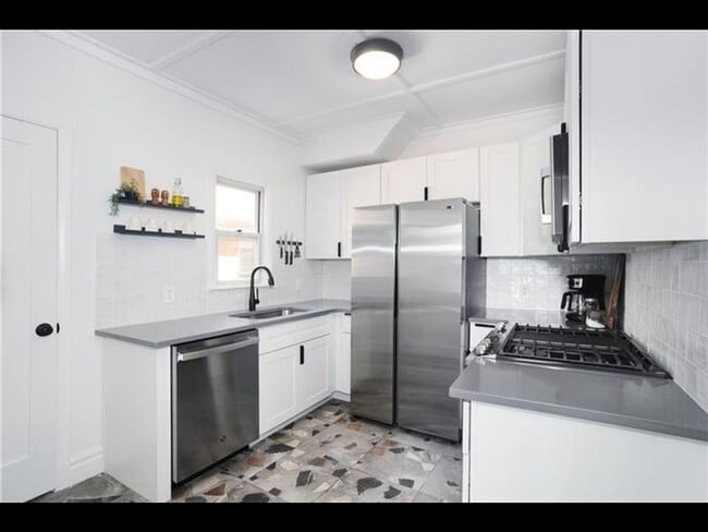 Building Photo - 1124 Bellaire Ave