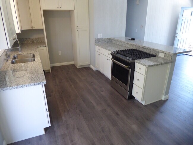 Building Photo - 15052 Rice Cir