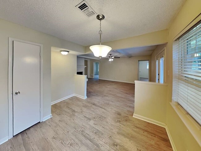 Building Photo - 7022 Fox Knoll Ln