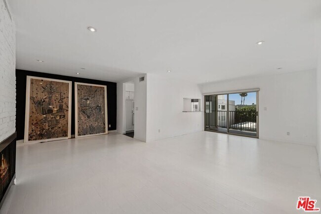 Foto del edificio - 949 N Kings Rd