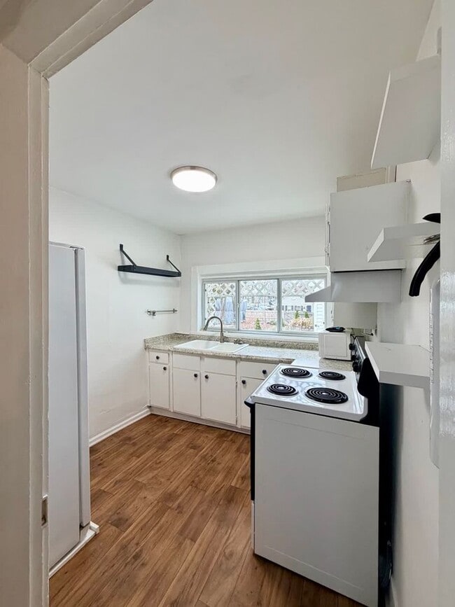 Building Photo - 365 S Upper St