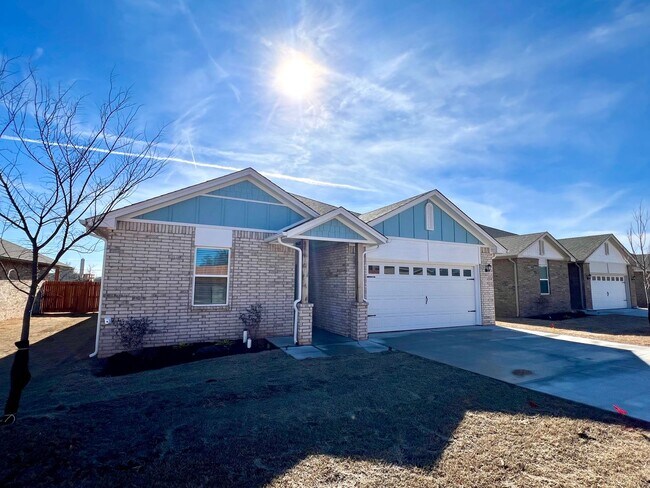 Foto del edificio - 4 Bedroom 2 Bathroom 2 Car Garage Home in Oakdale School District