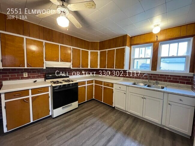 Foto del edificio - Three -four bedroom one bathroom home for ...