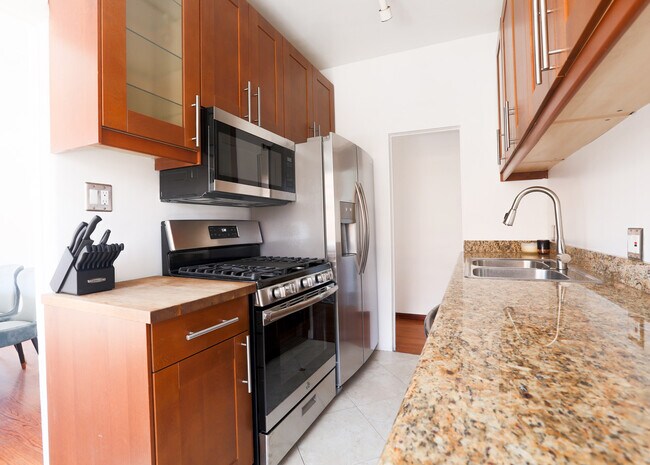 Foto del edificio - 366 N Kings Rd