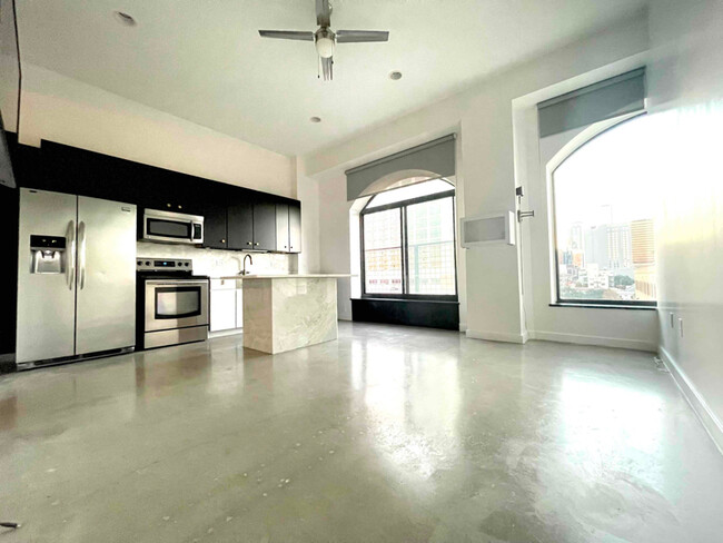 Building Photo - 507 Sabine St