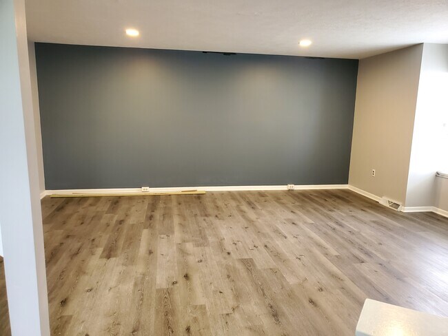 Foto del edificio - 2714 Meadowcrest Ct