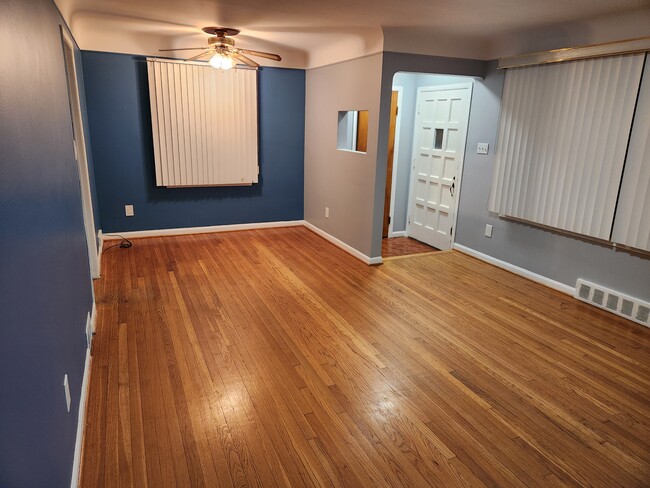 Foto del edificio - 1633 Emmons Blvd