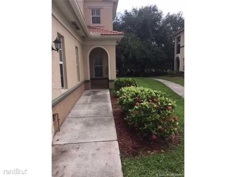 Primary Photo - 2570 Centergate Dr