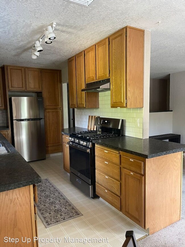 Building Photo - 3 br, 2 bath House - 23589 Lakewood Dr