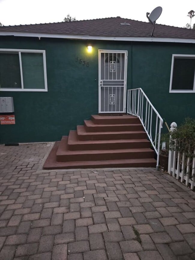 Building Photo - 3536 Curlew St