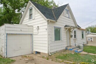 Building Photo - 510 Hiawatha St