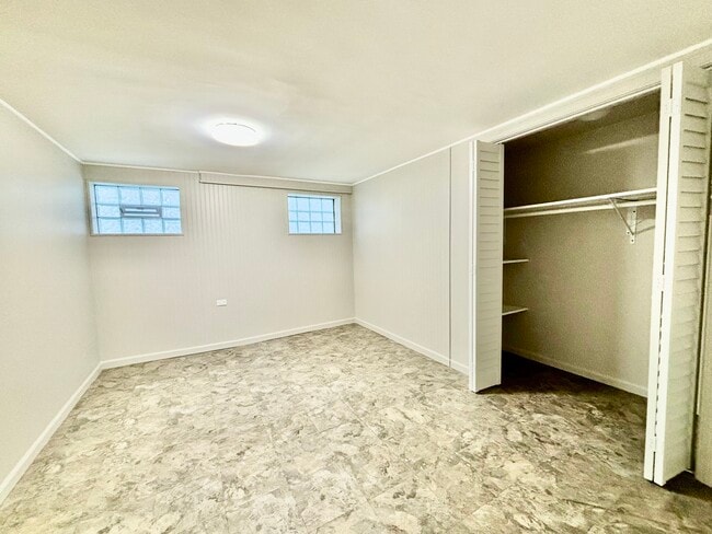 Bedroom 1 - 2642 W Farragut Ave
