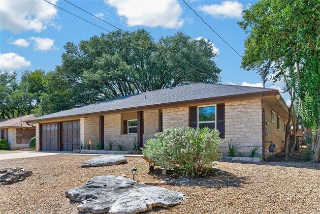 Foto del edificio - 503 Lakeway Dr