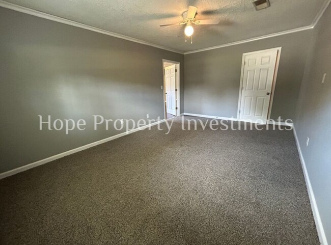 Building Photo - 84 Matthews St