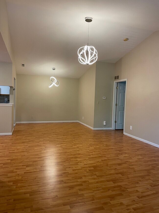 Building Photo - 44857 Marigold Dr