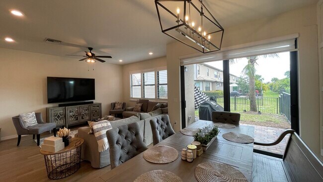 Building Photo - 4848 San Fratello Cir