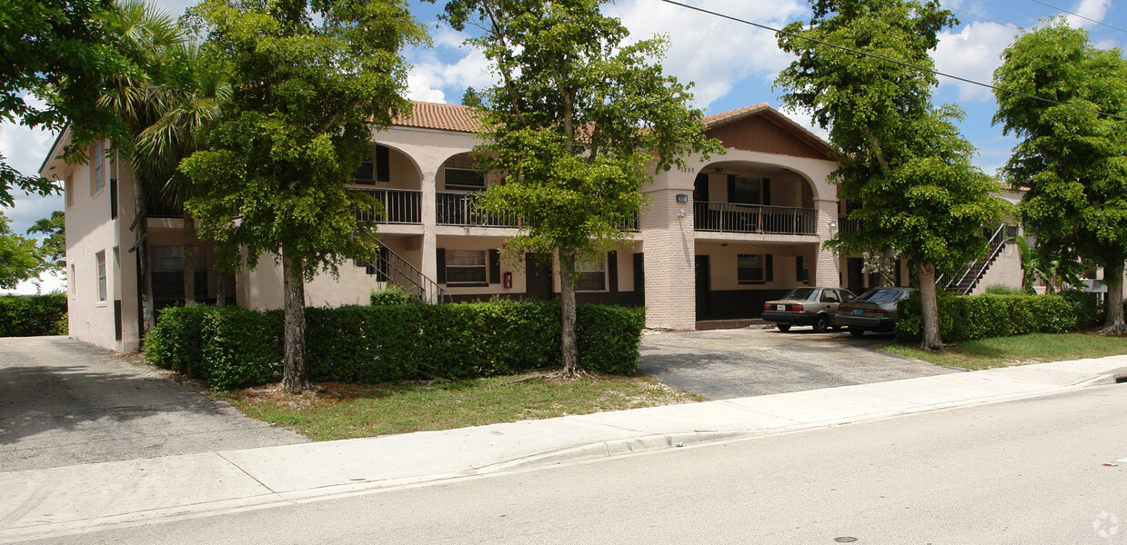 Primary Photo - 3890 Riverside Dr