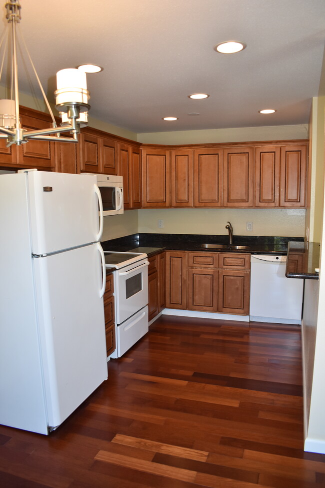 Building Photo - 200 SW Florence Ave