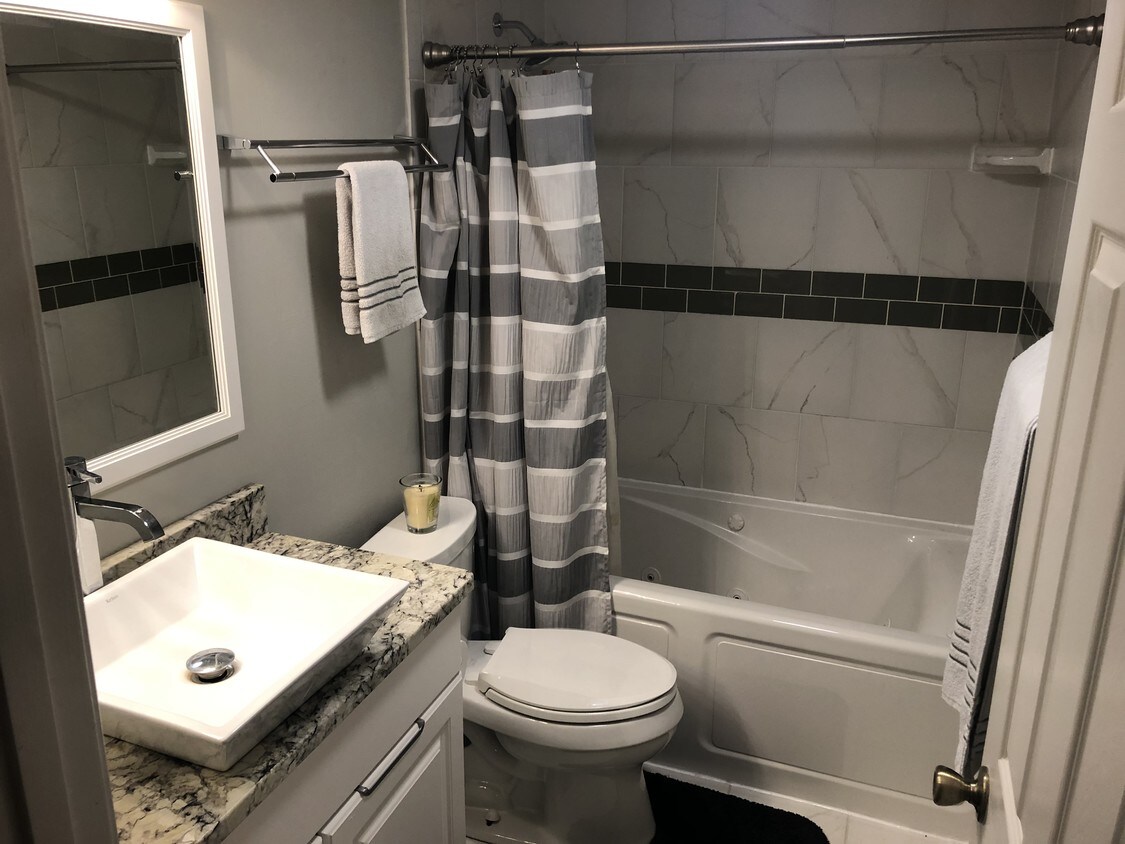 Foto del edificio - 1437 Thrush Pl