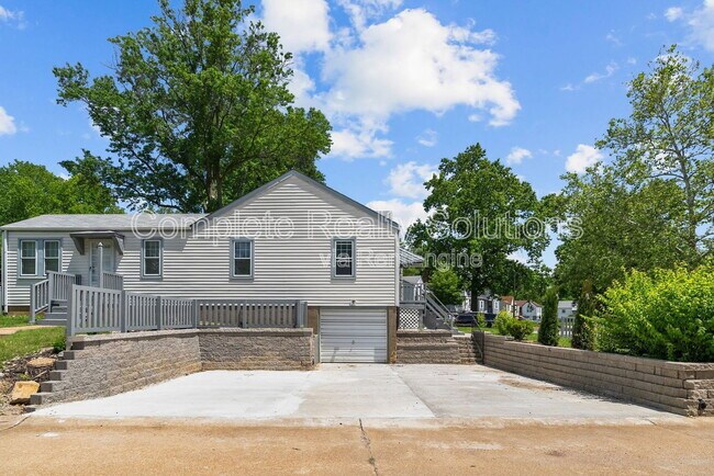 Building Photo - 5301 Winslow Dr
