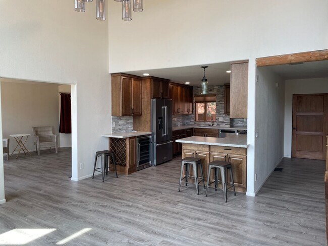 Building Photo - Unfurnished, 1-year long-term rental