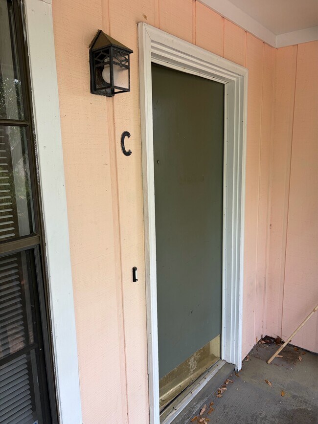 Foto del edificio - 220 Atkinson Dr