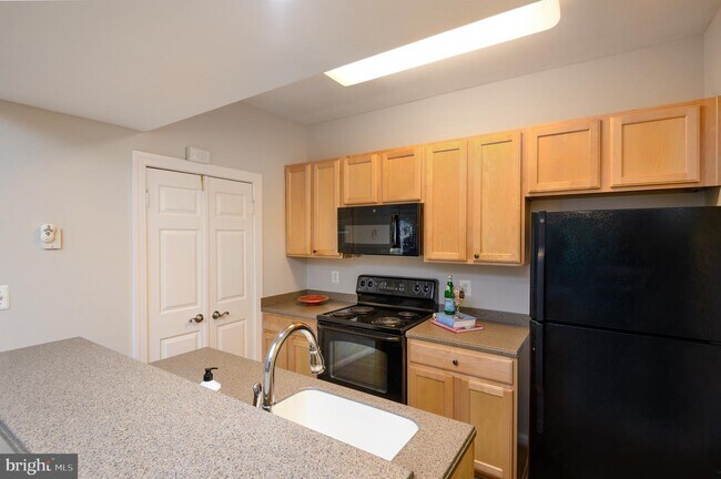 Building Photo - 3922 Penderview Dr
