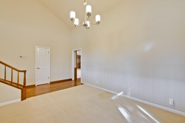 Building Photo - 998 Eden Ave