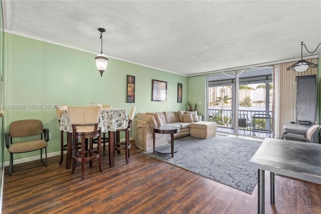 Building Photo - 2861 Leonard Dr