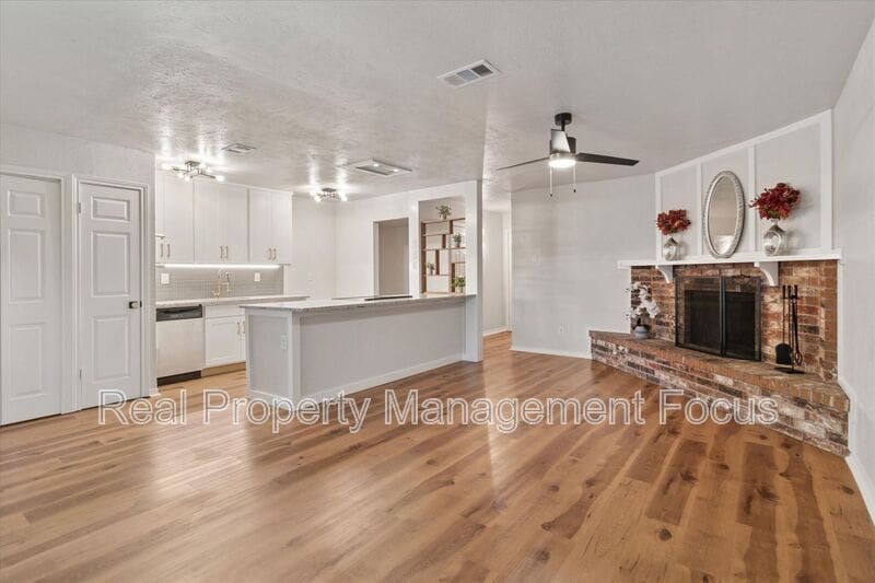 Primary Photo - 511 Cumberland Dr