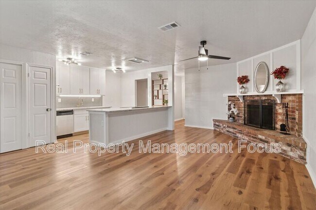 Photo - 511 Cumberland Dr House