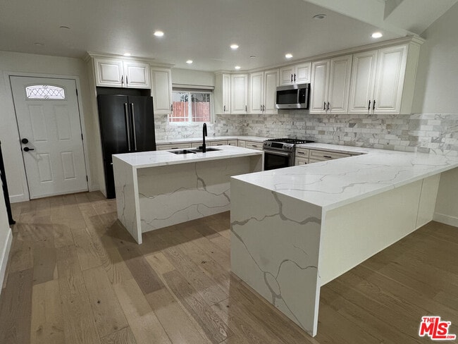 Foto del edificio - 5019 W Maplewood Ave