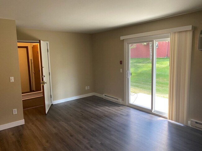 Building Photo - FREE heat, minutes from Madison and Fitchb...