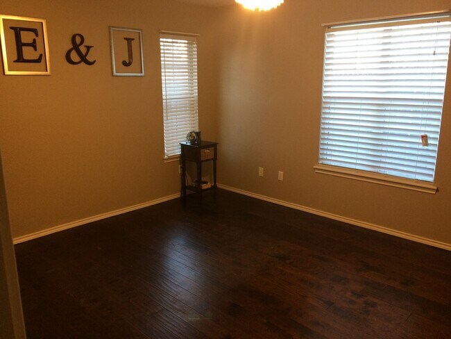 Foto del edificio - Awesome home in quiet. Culdesac