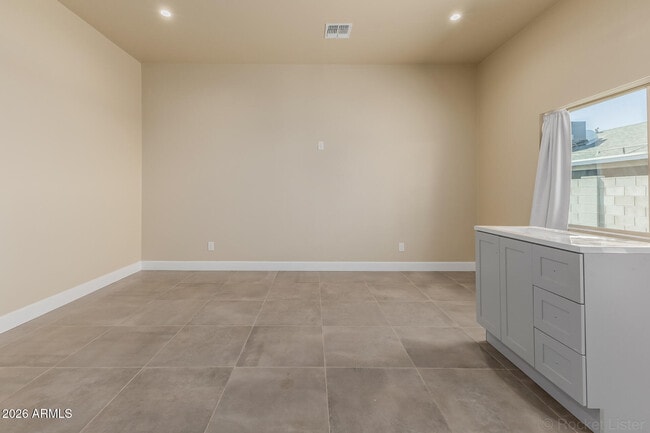 Building Photo - 1908 E Harvard St