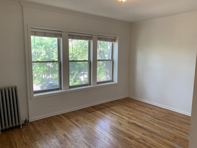 Foto del edificio - 1943 W Chase Ave