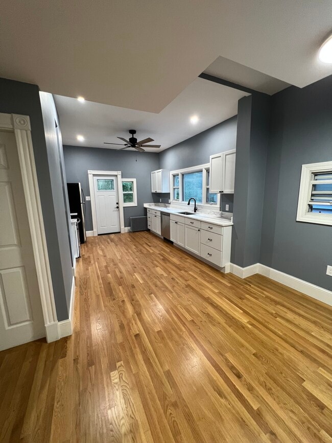 Eat-in kitchen with granite countertops and stainless steel appliances - 111 Falcon St
