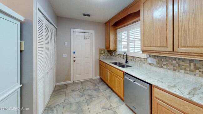 Building Photo - 2063 Wax Myrtle Ct