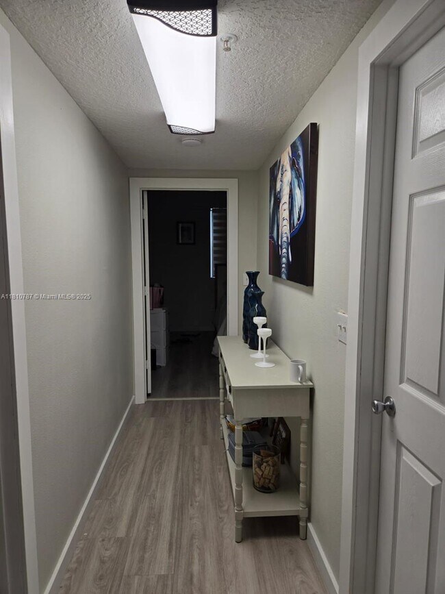 Foto del edificio - 215 SW 117th Terrace