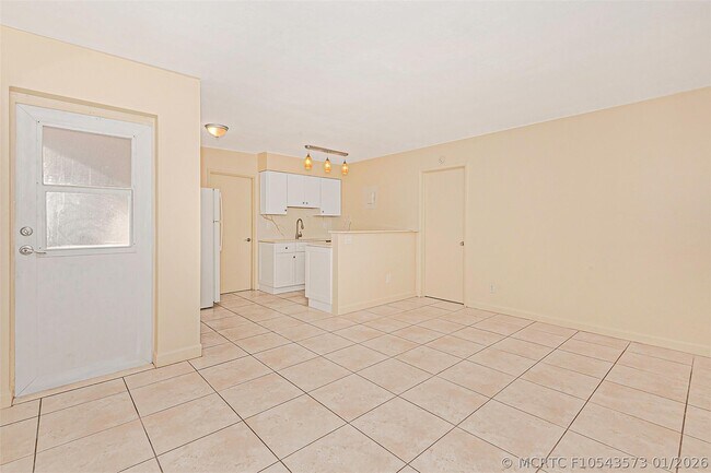 Foto del edificio - 2581 NE 11th Ct
