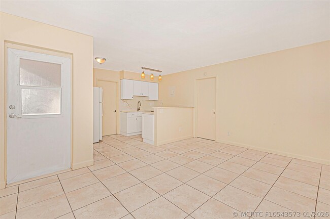 Building Photo - 2581 NE 11th Ct